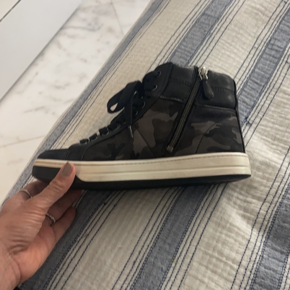 Prada sneakers - Picture 3 of 3